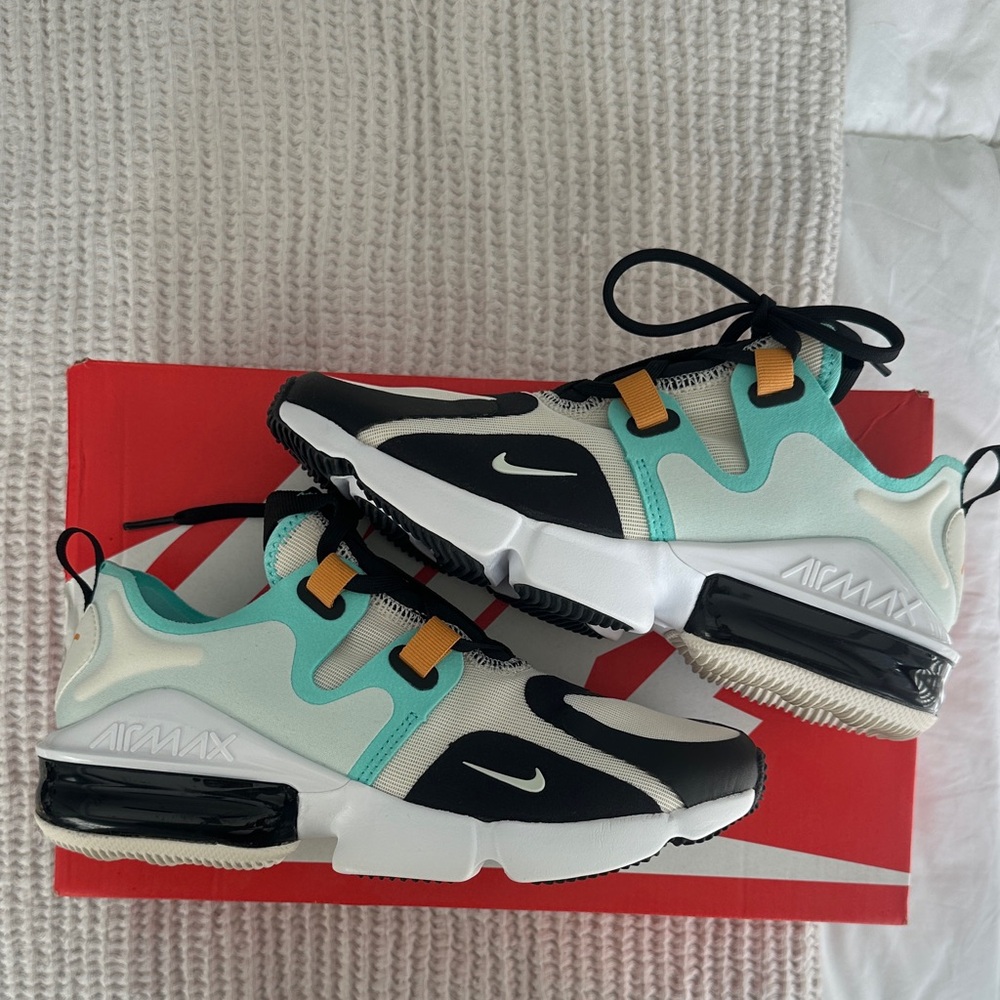 Nike Airmax infinity - Black, Mint, and Orange
